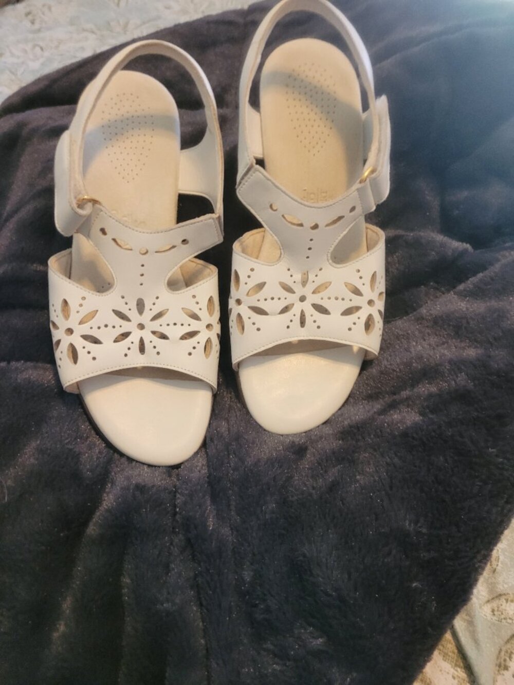SAS Sandals Ladies Size 7 Wide Comfort Cross Strap Adjustable Slingback